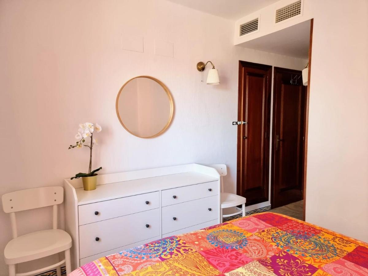 De Don Huberto, Locos Apartment