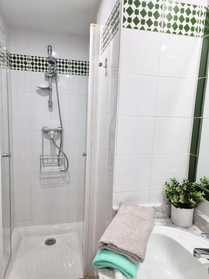 Apartment De Don Huberto, Locos *